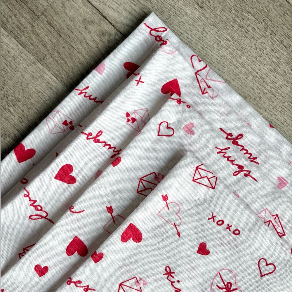 NWT Cynthia Rowley Red and Pink Valentine Heart Napkins Set of 4